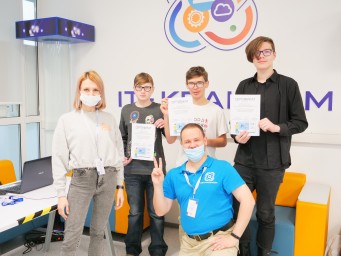 В детском технопарке «Кванториум» состоялось торжественное вручение сертификатов нашим кванторианцам