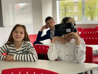 Мобильный технопарк «Кванториум» в МАОУ «Озерская средняя школа им. Д. Тарасова»